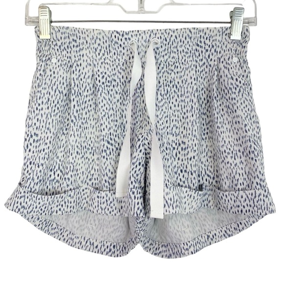 Lululemon Spring Break Away Short Womens Size 4 Small Dottie Dash White Black